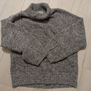 Universal Thread Seam Front Pullover Sweater - Gray